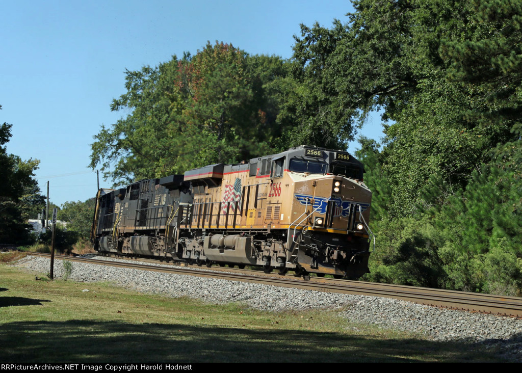 UP 2566 leads NS train 350 past the CSX S 165 milepost